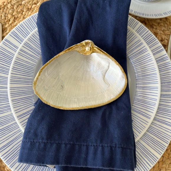 🌻6-Pearl painted and gold embossed shells with pearl - Picture 11 of 16